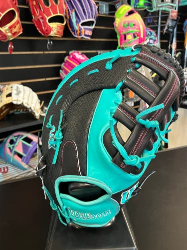 NEW-NO TAGS  | SPRING 2025 Wilson A2000 1679SS 12.5" First Base Baseball Mitt RHT | FAST SHIP