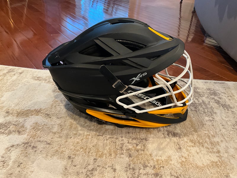Cascade XRS Helmet (very lightly Used) Send offers! Plz only used for one season