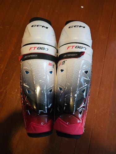 Senior CCM Jetspeed FT880 15" Shin Pads (Used)