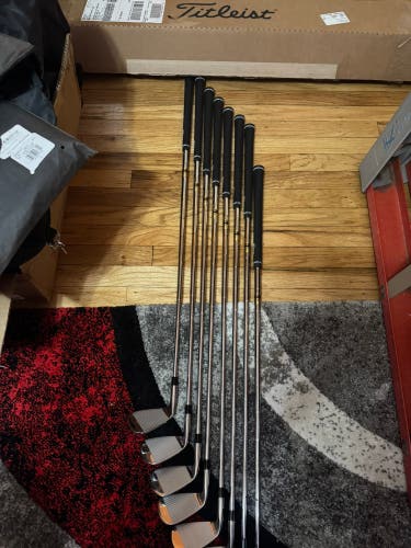 Titleist T200 2023 Iron Set. 4-9pw
48deg Dynamic Gold S300 Stiff Flex
120g