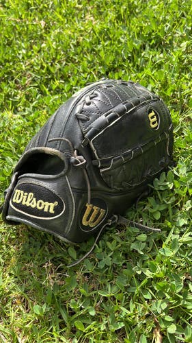 2013 Wilson A2000 RH Pitcher's Baseball Glove 12" (Used)
