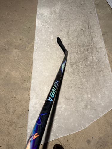Senior Bauer Vapor Flylite Left Hand Hockey Stick P28 77 Flex (Used)