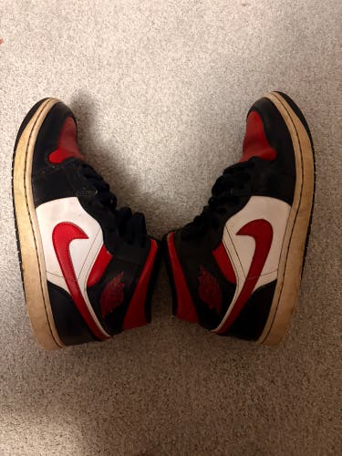 Red Unisex Size M 10.0 (W 11.0) Adult Air Jordan 1 Mid Shoes (Used)