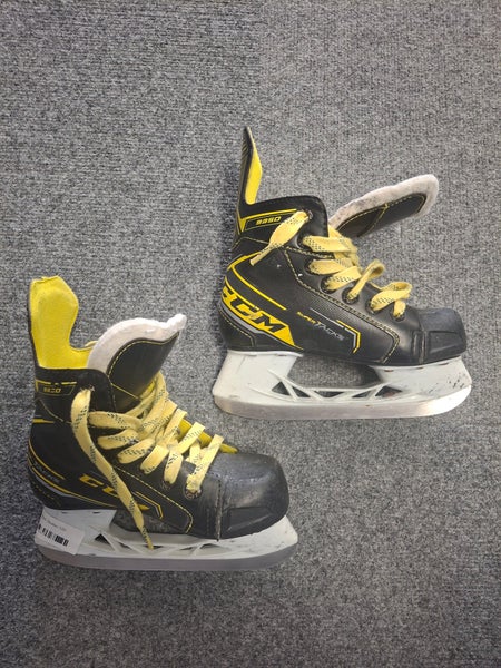 Used CCM Super Tacks 9350 Hockey Skates Size: 12 D