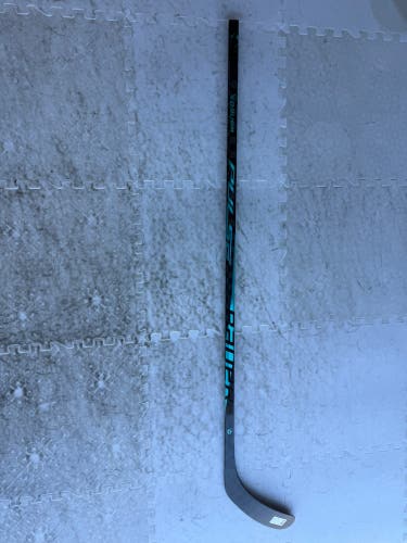 Intermediate Bauer Pulse Right Handed Hockey Stick P92 55 Flex (New)