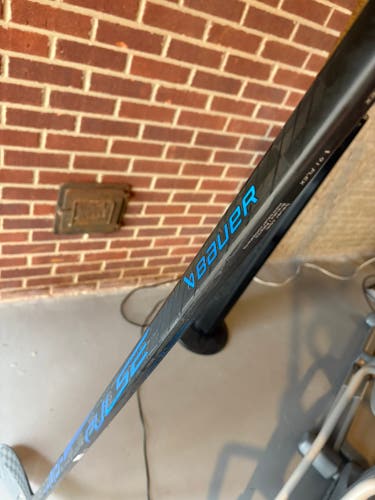 NEW Intermediate Bauer Pulse Right Handed Hockey Stick P28 65 Flex (New)