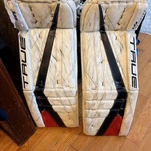 33" +1.5 True Catalyst PX3 Goalie Leg Pads (Used)