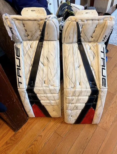 33" +1.5 True Catalyst PX3 Goalie Leg Pads (Used)