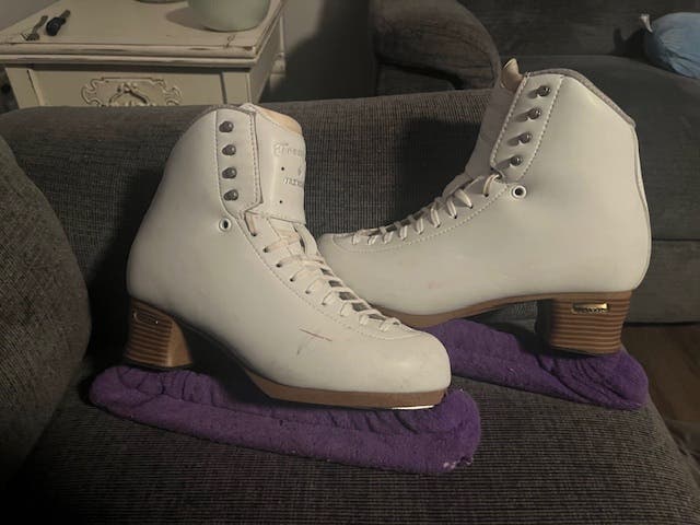 Freestyle Figure Skates