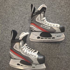 2011 Junior Bauer Vapor X1.0 Hockey Skates Size: 2 D