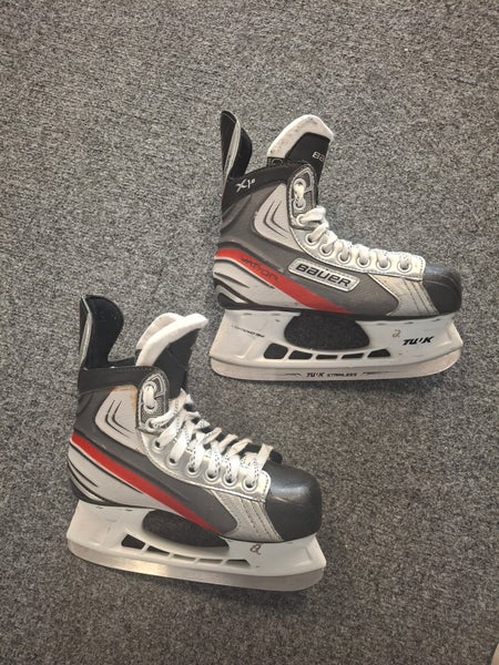 2011 Junior Bauer Vapor X1.0 Hockey Skates Size: 2 D