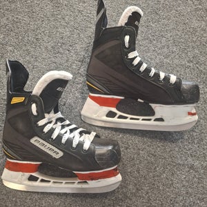 Used Junior Bauer Supreme Pro Hockey Skates Size: 2 D