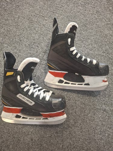 Used Junior Bauer Supreme Pro Hockey Skates Size: 2 D