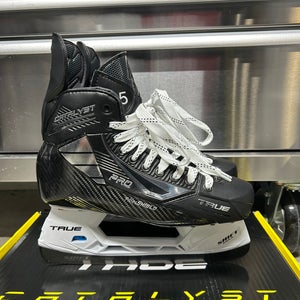 True Catalyst Pro Skate Size 8 Erik Karlsson NHL Pro Stock (New)