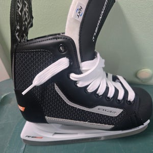 Black/White Winnwell Amp 300 Hockey Skates Size 4 (New)