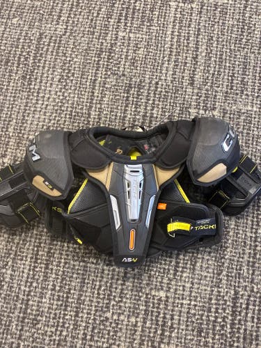 Junior CCM Tacks AS-V Shoulder Pads I Large