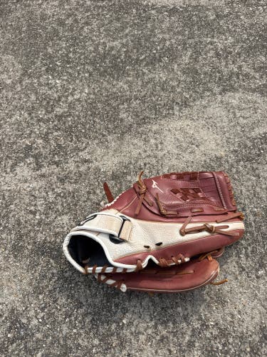 Mizuno Supreme RH Softball Glove 12.5" (Used)