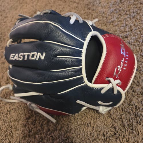 Easton RH Future Elite Baseball Glove 11" Nice Youth Game Ready Glove