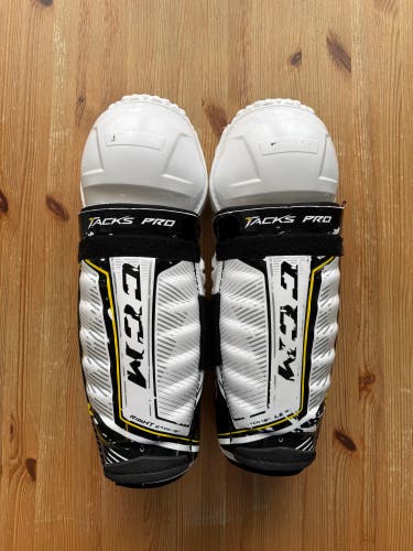 Senior CCM Ultra Tacks Pro 15" Shin Pads Pro Stock (Used)