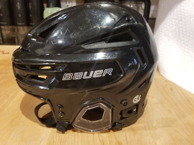 Excelent condition Small Bauer Re-Akt 150 Helmet (Used)