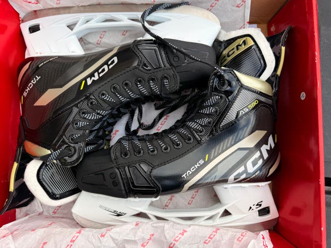Black CCM Tacks AS580 Hockey Skates Regular Width 9 (New)