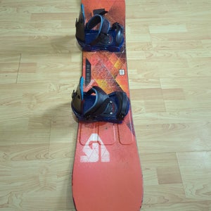 Used Snowborad Burton LTR 140cm with Burton bindings S/ M fit 5-8 beginners.