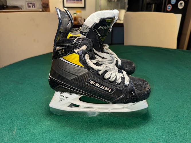 Black/Yellow Bauer Supreme 3S Pro Hockey Skates Size 5.5 (Used)
