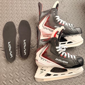 2025 Bauer Vapor Fly30 9.5 EE - Like New, Unused Stock Insoles, Minor Cosmetic Wear, $275 OBO