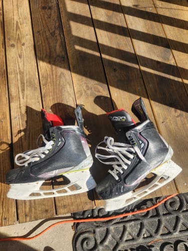 Black 2023 Bauer Vapor Hyperlite Hockey Skates Pro Stock 8 (Used)