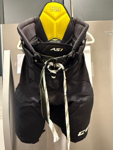 Junior Medium CCM Super Tacks AS1 Hockey Pants (Used)