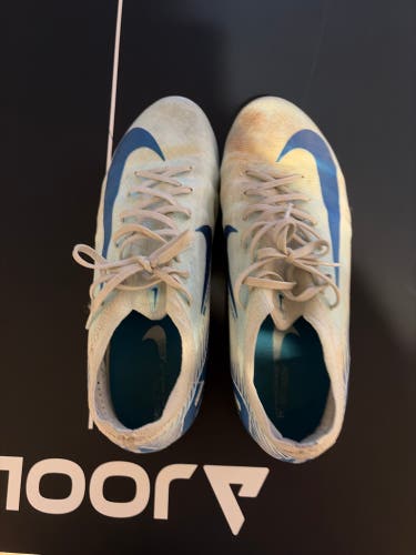 Unisex Size M 10.5 (W 11.5) Nike Mercurial Superfly Cleats (Used)