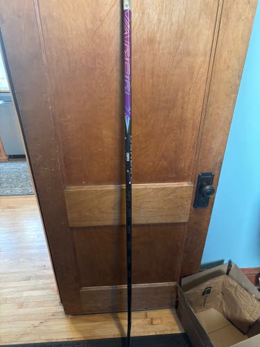 Senior Bauer Vapor Flylite Right Handed Hockey Stick P28 67 Flex Pro Stock (Used)