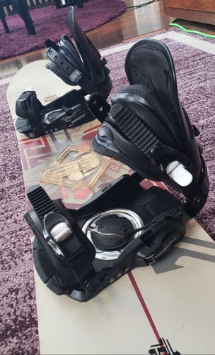 145cm SNOWBOARD ROSSIGNOL IRT with S/M ROSSIGNOL REFLET BINDINGS *USED* CLEANED