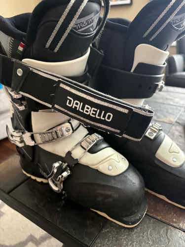 Mondo 25 & 25.5 Women's Dalbello Ski Boots Soft Flex (Used)