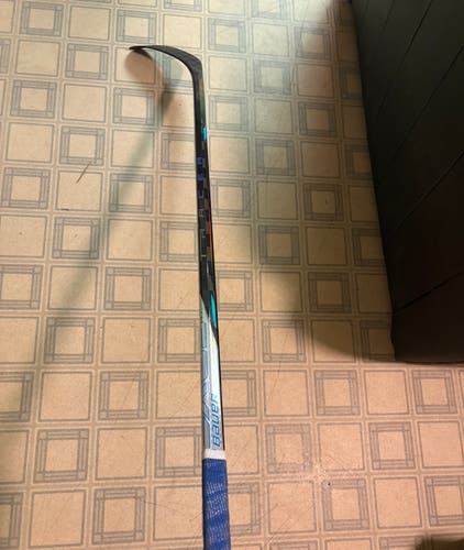 Intermediate Bauer Nexus Tracer Right Handed Hockey Stick P28 65 Flex (Used)
