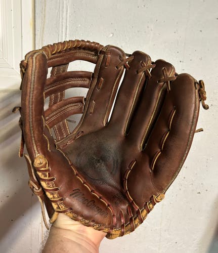 Macgregor K3997 RHT Softball Glove 13"