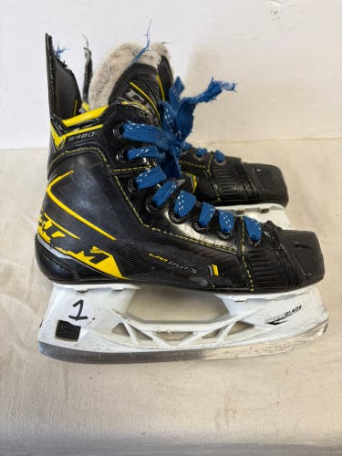 Black CCM Super Tacks 9380 Hockey Skates Regular Width Size 1 (Used)