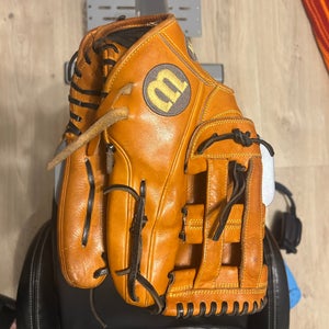 Wilson A2000 RH Outfield Baseball Glove 12.75" (Used)