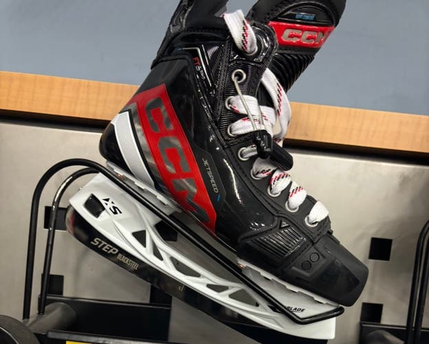 2023 CCM JetSpeed FT6 Pro Hockey Skates Regular Width 6 (New)