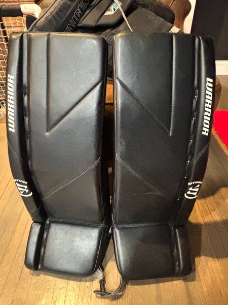 28" 2023 jr Warrior Ritual G6 E+ Goalie Leg Pads (Used)