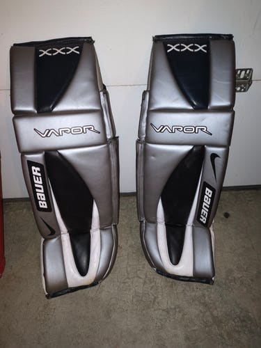 Bauer /Nike Vapor Silver 34" leg pads