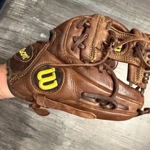 Wilson A800 RH Baseball Glove 11.5" (Used)
