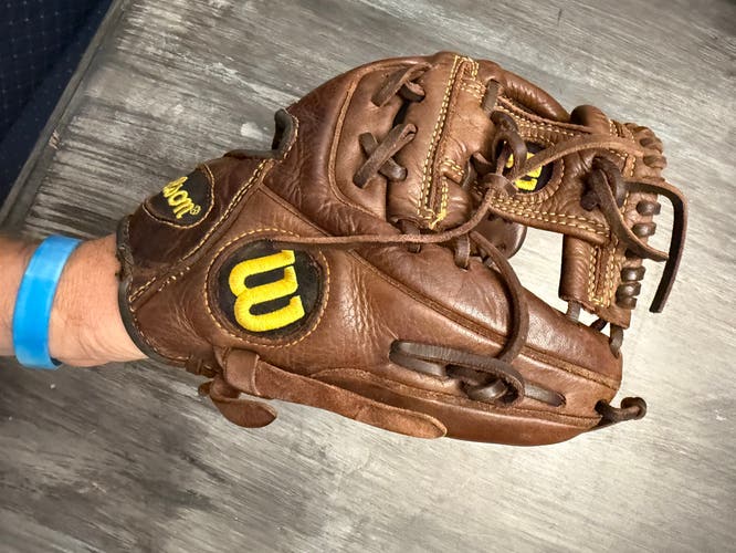 Wilson A800 RH Baseball Glove 11.5" (Used)
