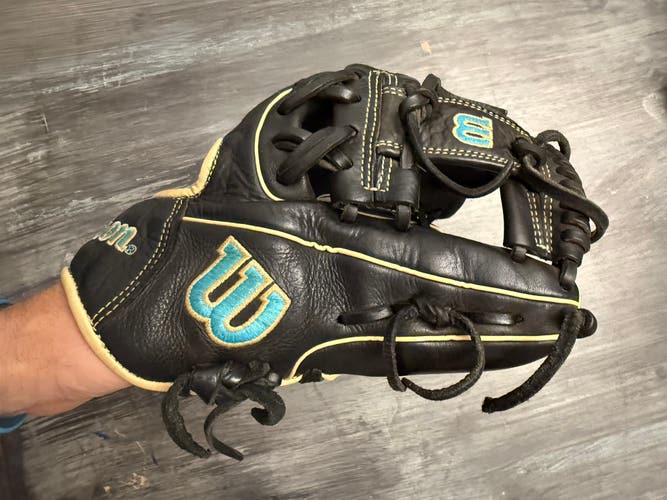 Wilson A1000 RH Infield Baseball Glove 11.5" (Used)