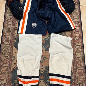 Pro stock Edmonton Oilers combo - CCM PP90 small pant shell, large CCM socks and CCM FT1 gloves 14”