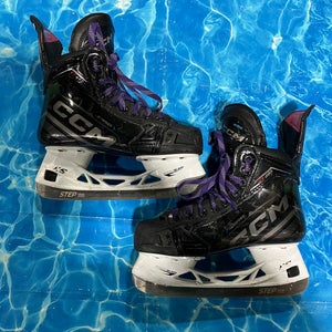 Intermediate CCM JetSpeed FT690 Hockey Skates Regular Width Size 4.5 (Used)