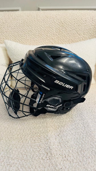 Large Black Bauer Re-Akt 150 Helmet Certified Until 2030
