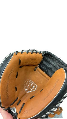 Used Easton FUTURE ELITE BB/SB Catchers LH Throw Black 32 1/2" 11859-S000028417