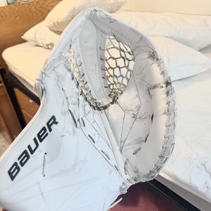 Bauer FlyLite Vapor 90 (580) Regular Pro Stock goalie glove