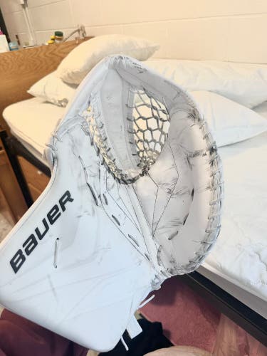 Bauer FlyLite Vapor 90 (580) Regular Pro Stock goalie glove